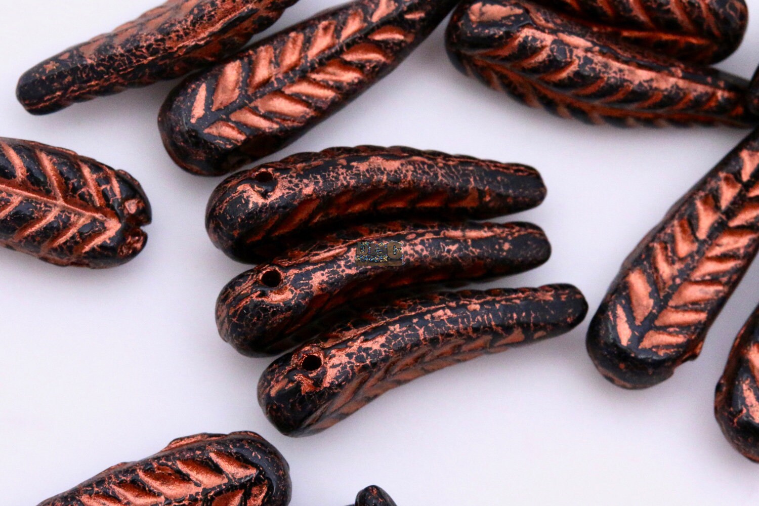 Czech Glass Bird Feather beads - 16 or 48pcs - Jet COPPER WASH - 5x17mm - Czech glass Feather Daggers