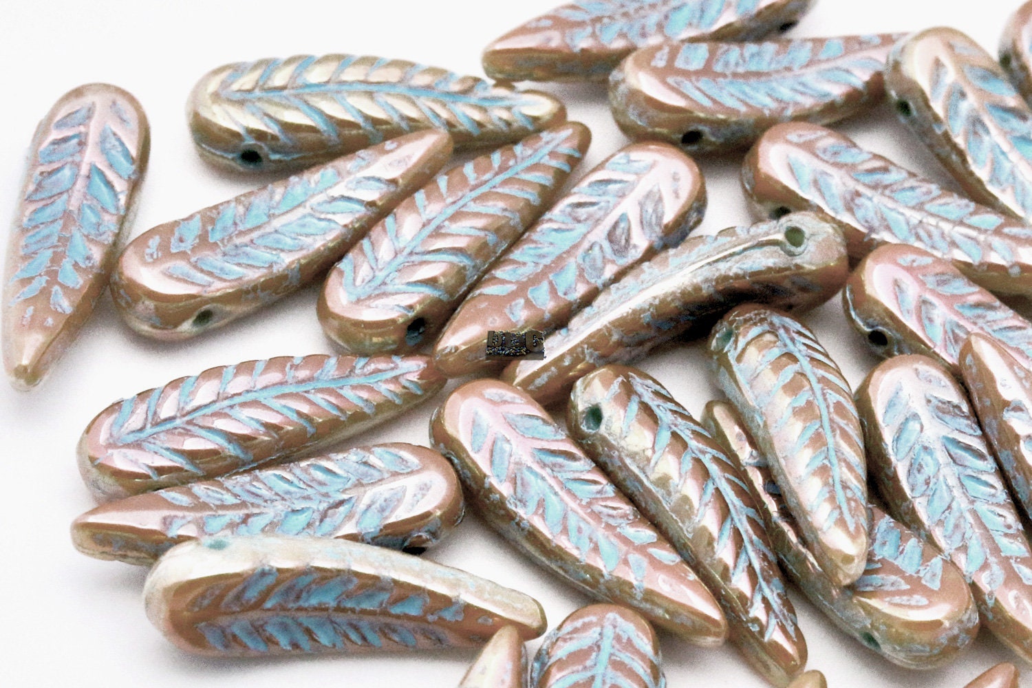 Czech Glass Bird Feather beads - 16 or 48pcs - Chalk APRICOT TAN Blue Wash - 5x17mm - Czech glass Feather Daggers