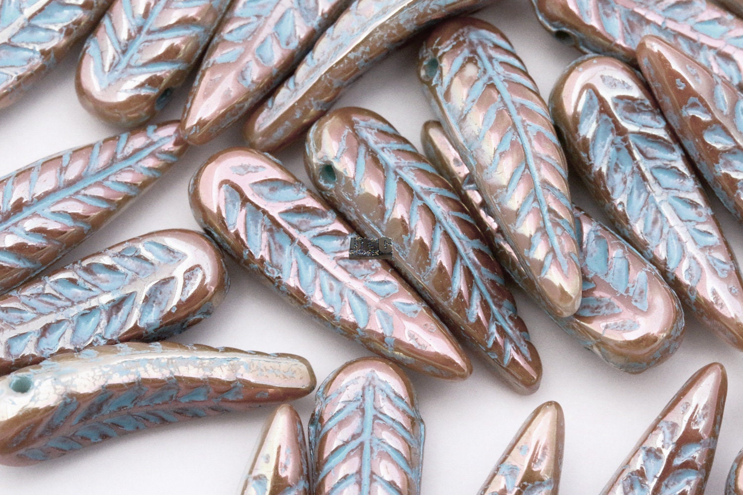 Czech Glass Bird Feather beads - 16 or 48pcs - Chalk APRICOT TAN Blue Wash - 5x17mm - Czech glass Feather Daggers