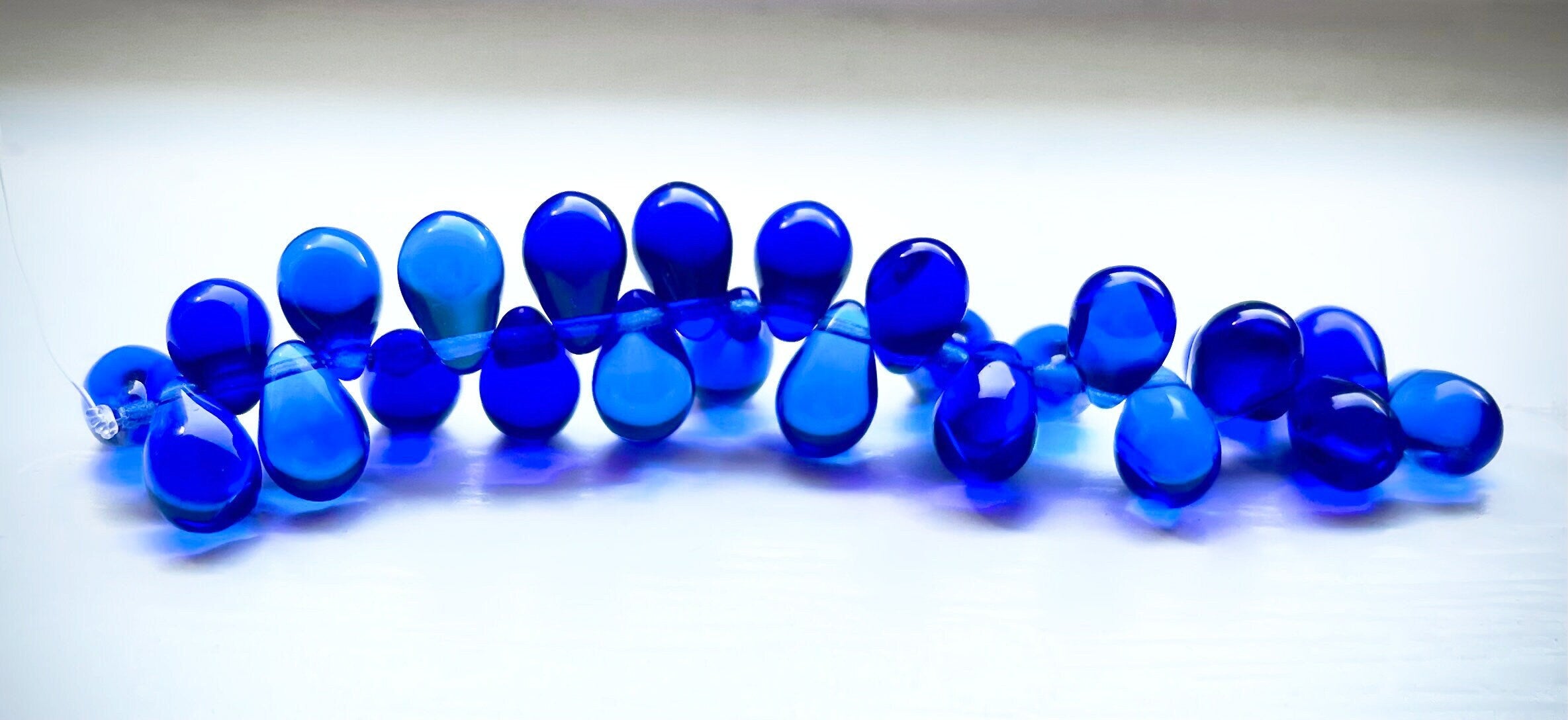 25pcs Czech Glass Drop beads - top drilled tear drops - Transparent DEEP SAPPHIRE / COBALT - 6x9mm